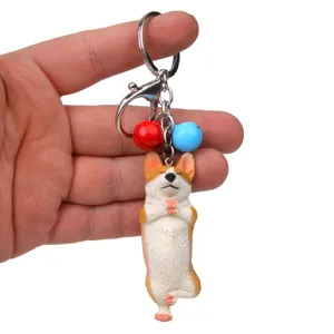 Detailansicht des Yoga Corgi Schlüsselhängers, Hundefigur mit bunten Glocken und Metallring.