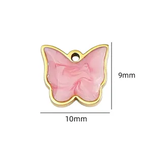 Goldener Schmetterlingsanhänger mit rosa Emaillierung, süßes DIY-Schmuckzubehör 10x9mm groß.