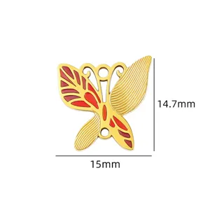 Detailaufnahme des goldenen Titanstahl Schmetterlings Anhängers mit präzisen Maßangaben.