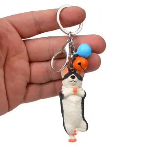 Niedlicher Yoga-Hund Schlüsselanhänger mit bunten Glocken und Karabiner für Autos und Taschen.