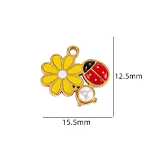Goldfarbenes Marienkäfer Blumen Anhänger Detail, Titanstahl DIY Schmuck für Halsketten.
