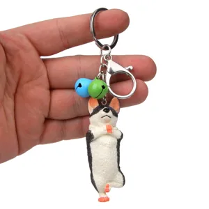 Niedlicher Yoga Hund Schlüsselanhänger mit bunten Glocken und Metallkarabiner für Taschen.