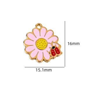 Goldener Titanstahl Marienkäfer Gänseblümchen Anhänger für DIY Halskette Schmuckherstellung.