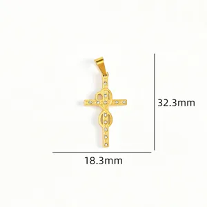 Goldener Kreuz Anhänger aus robustem Titanstahl mit funkelnden Strasssteinen und feinem Design.