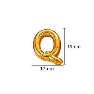 G Vergulde titanium stalen letter Q hanger detailweergave, afmeting 17x19 mm accessoire
