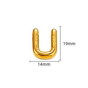 Detailweergave van gouden bubbel letter U hanger, 19x14mm titaanstahl sieraden component.