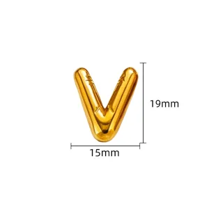 Detailopname van de prachtige gouden titanium stalen V-letterhanger van 19x15mm.