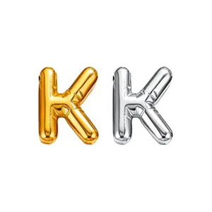 Gouden en zilveren ballon letter K hangers voor DIY handgemaakte kettingen en telefoonkettingen.