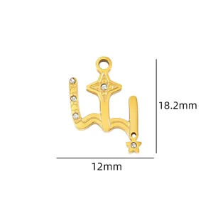 Vergulde metalen DIY hanger accessoire versierd met sprankelende kristallen voor unieke sieraden.