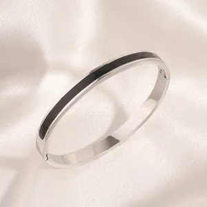 Bracelet jonc en acier inoxydable email noir, bijoux de luxe minimaliste pour femmes.