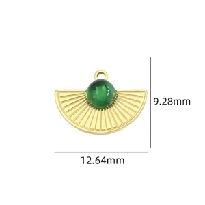 Goldene fächerförmige Titanstahl Anhänger mit grünem Stein DIY Halskette Schmuck Zubehör.