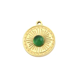 Exquisiter goldener Edelstahl Anhänger mit grünem Stein Sonnenstrahlen Design für DIY Schmuck.