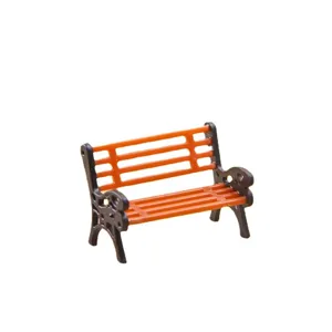 Mini Parkbank Detailansicht, ideal für Moisterrarien und Mikro-Landschaftsdekoration.