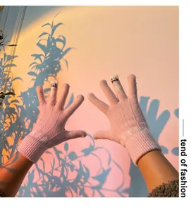 Cute touchscreen cat knit gloves for women, warm winter pink gloves with cute embroidery.