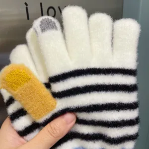 Winter warm striped knitted touchscreen gloves for women and men, cozy and stylish daily wear.