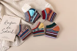 Bunte retro gestreifte Baumwoll-Bootssocken für Herren,lässige Vintage-Kurzsocken.