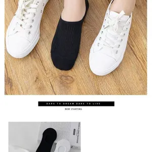 Comode calze invisibili basse da donna, classico stile nero, traspirante e antiscivolo.