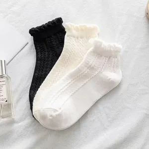 Damen kurze Socken Sommer süße Rüschen einfarbig japanischer Stil Freizeit modische Socken