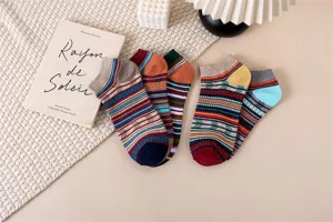 Retro ethno gestreifte baumwoll socken detail, bequeme dicke faden flache bootssocken für paare.