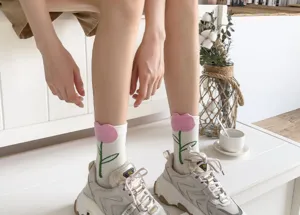 Calzini medi da donna con tulipani, grazioso motivo floreale, cotone per primavera e estate.