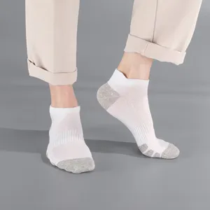 Breathable mesh sports ankle socks with cushion heel for running and basketball training.