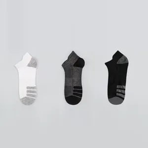 Detail view of men athletic ankle socks with pull-tab mesh breathable sports running socks