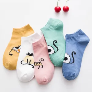 Cute women's cotton boat socks with lovely cartoon cat prints, breathable summer short socks.