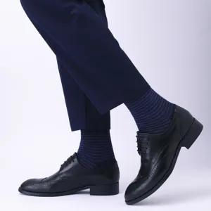 Men's business dress socks paired with classic leather brogue shoes, breathable and stylish!