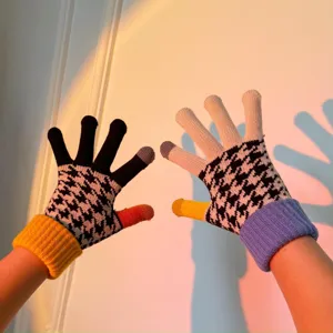 Women winter warm touchscreen knit gloves with classic houndstooth pattern and colorful cuffs