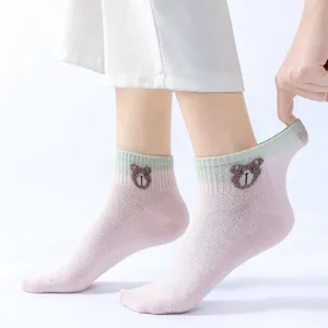 Chaussettes courtes en mesh pour femmes été respirantes avec design de petit ours mignon
