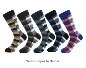 Men's retro striped color-block crew socks, comfortable cotton mid-calf long socks for casual daily wear.