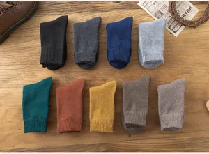 Solid color mid-tube cotton socks for men and women, warm winter thermal thick casual socks.