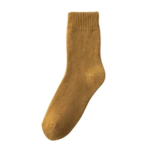 Solid color mid-calf cotton socks, warm and breathable fleece-lined winter socks for daily wear.