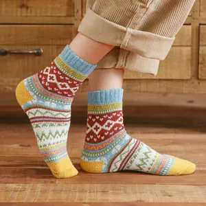 Calzini invernali da donna spessi in maglia etnica retrò con motivi geometrici caldi e colorati
