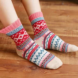 Calze invernali spesse e calde da donna in stile etnico retro, comode per uso quotidiano.