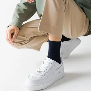 Men's solid color crew socks for daily casual wear, breathable cotton mid-calf socks.