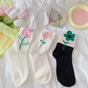 Calzini al polpaccio in cotone con fiori per donne, design tulipano dolce calze casual.