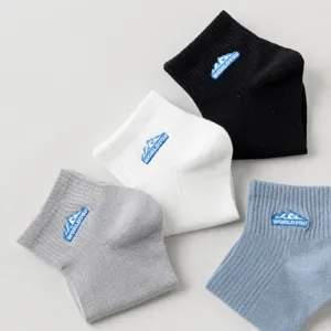 Unisex Breathable Sweat Absorbing Boat Socks Snow Mountain Embroidery Casual Short Socks For Men And Women
