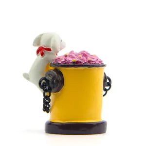 Süßer Hund auf Feuerlöscher Sukkulente Mikro-Landschaft Blumentopf Figur Gartendekoration.