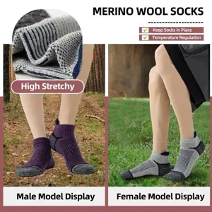 Calzini sportivi in lana merino con design in rete traspirante e alta elasticità.