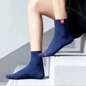 Men's blue ribbed crew socks with stylish red cuff tags and toe stripes for daily wear.
