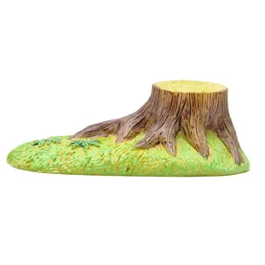 Figurine miniature de souche d'arbre en résine avec base en herbe pour décor de micro-paysage.