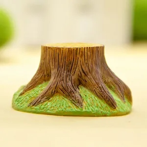 Gros plan miniature de souche d'arbre détail, accessoire d'ornement de jardin micro.