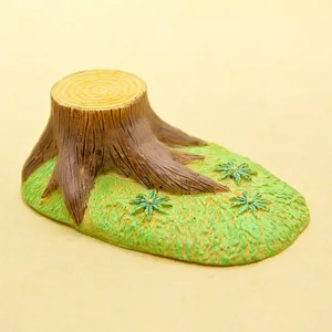 Figurine miniature de souche d'arbre avec herbe verte et fleurs, parfaite pour le micro paysage.