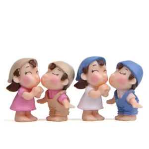 Cartoon Koppel Beeldjes Met Kleine Verse Hoed Miniaturen Voor Micro Landschap Tuin Decor DIY Terrarium Accessoires PVC Plastic Poppen