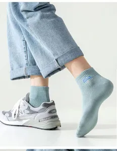Men's ribbed crew socks, breathable athletic socks, light green casual spring and summer socks.
