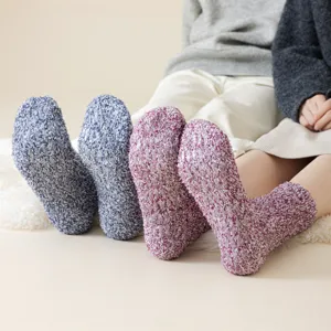 Chaussettes douillettes en molleton avec picots antidérapants pour intérieur