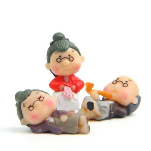 Cute elderly couple resin figurines for garden landscaping, succulent decoration and DIY crafts.