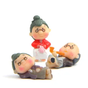 Cute miniature elderly couple figurines resin dolls DIY succulent landscaping craft decoration detail
