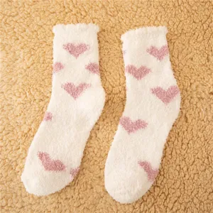 Calzini soffici in pile corallo con cuori dettaglio, calze invernali calde da donna.
